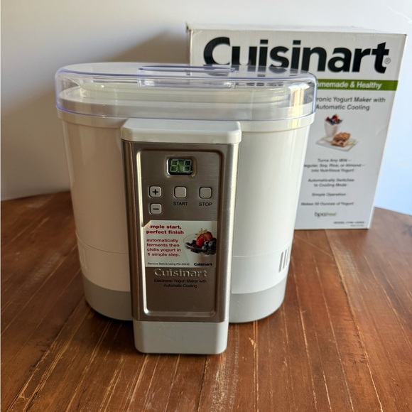Cuisinart Electronic Yogurt Maker Automatic Cooling BPA Free Discontinued New - Picture 6 of 13